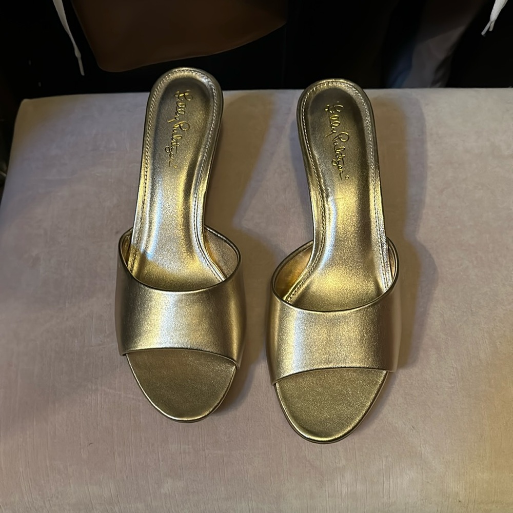 New without box Lilly Pulitzer Women’s 8 gold open toed  kitten heels